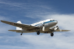 DC3 Dakota landing. (242Kb jpeg)